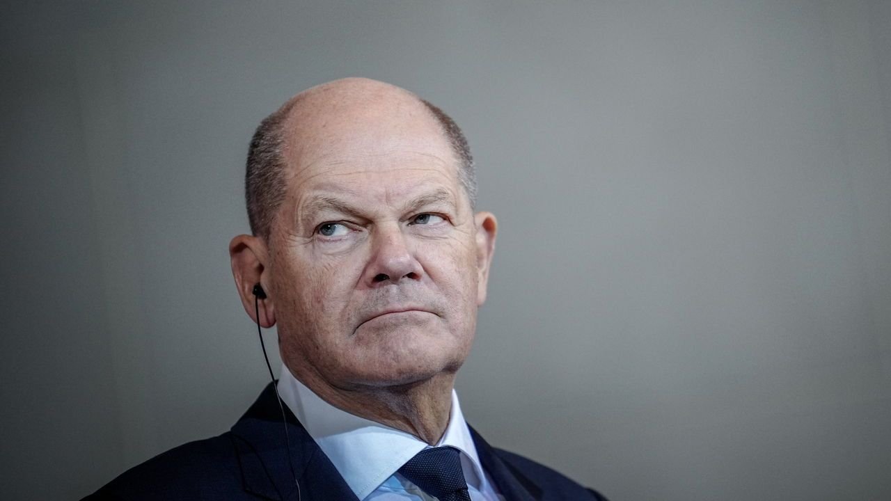 Olaf Scholz money