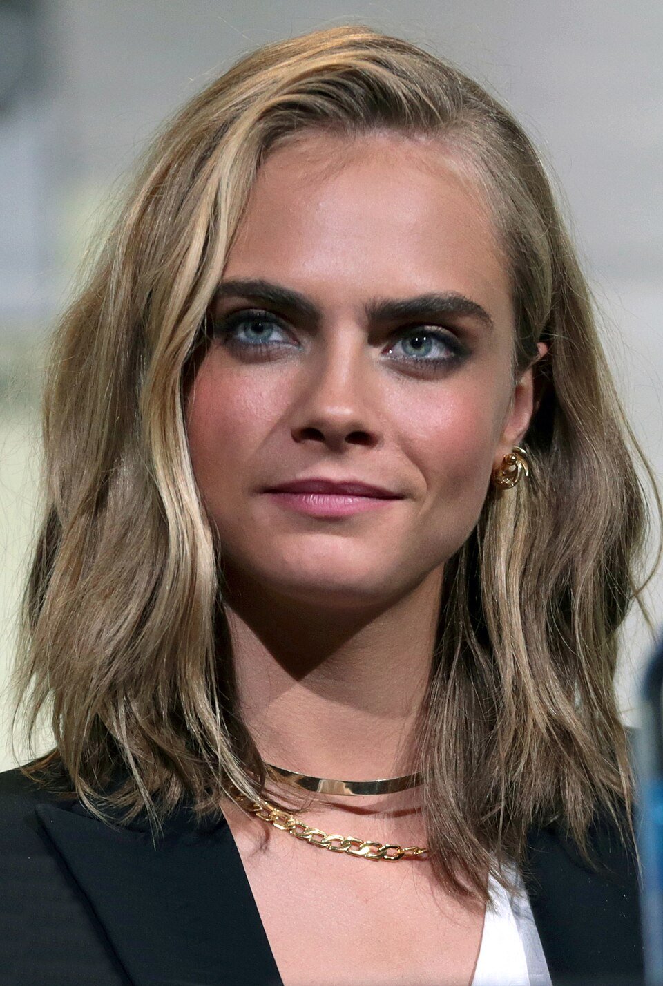Cara Delevingne rich